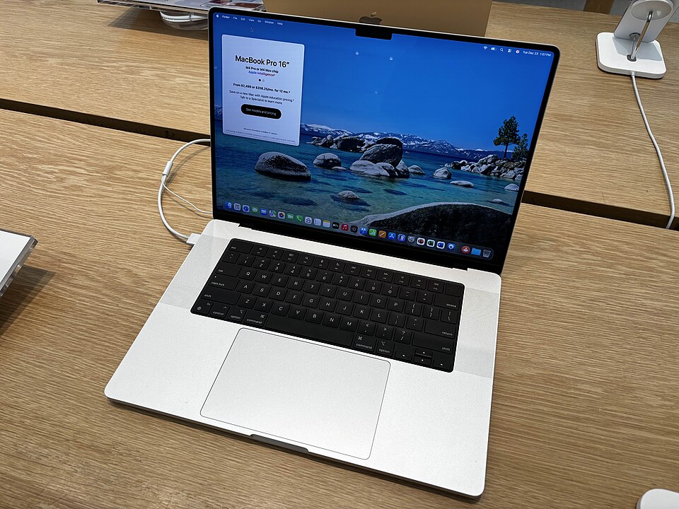 MacBook Pro 16″